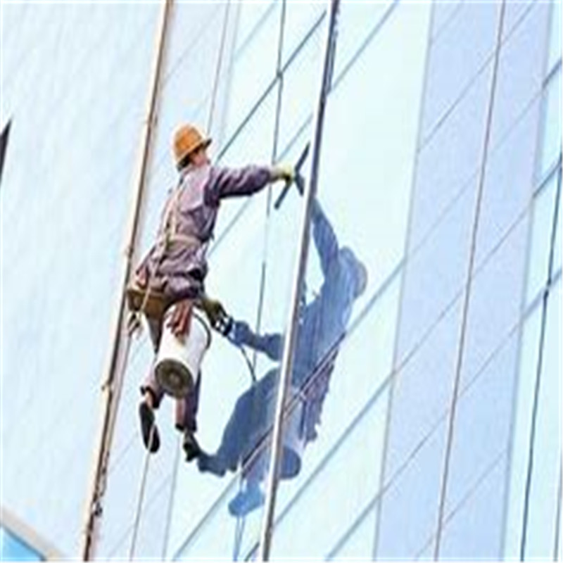 温岭高空外墙清洗人员，技艺高超的"蜘蛛人",让城市更美丽-- 温岭复原高空作业