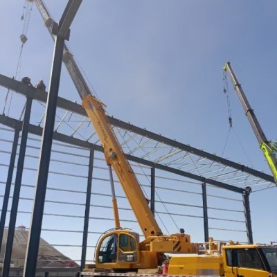 你知道吊车在建筑施工现场发挥的作用