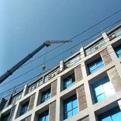 钢结构建筑的搭建租用哪种型号的吊车